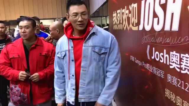 鹿晨辉与程亦山夹道欢迎奥赛选手josh