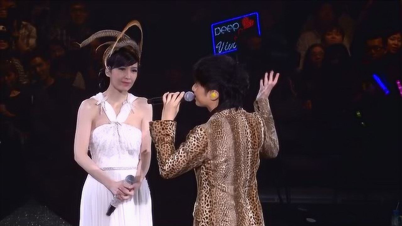 女神周慧敏25周年演唱会邀请古巨基!然后他说一句话周慧敏哭了_高清1080P在线观看平台_腾讯视频