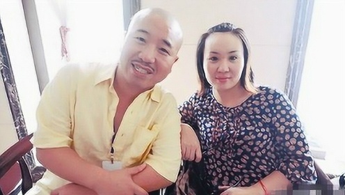 王小利的大兒子和父親關係疏遠,48歲前妻像少女