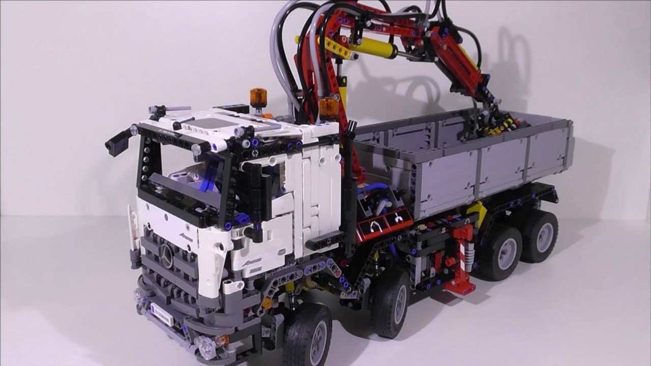 lego乐高积木机械组42043奔驰重型卡车的快速搭建