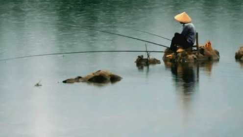 去钓鱼，下雨天钓鱼好吗？鱼钩怎么断了！