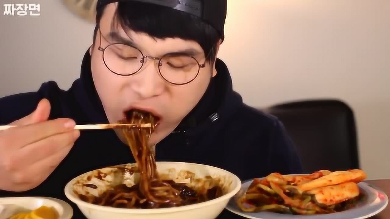 韩国豪放派吃播,大胃王donkey弟弟吃炸酱面
