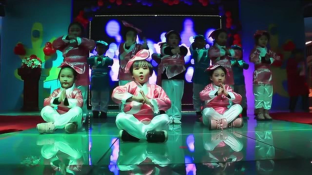 跪羊图儿童舞蹈表演