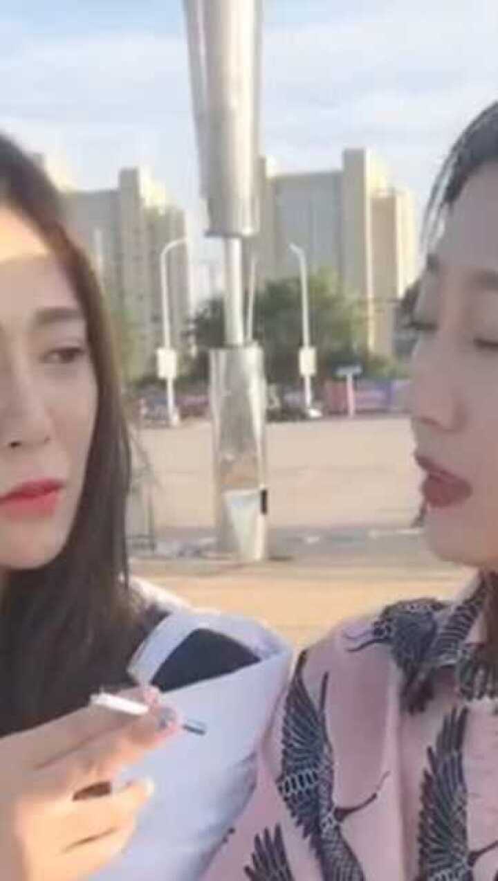 女生抽烟就是霸气，看看这位美女抽烟！自己整支烟吃下去_腾讯视频