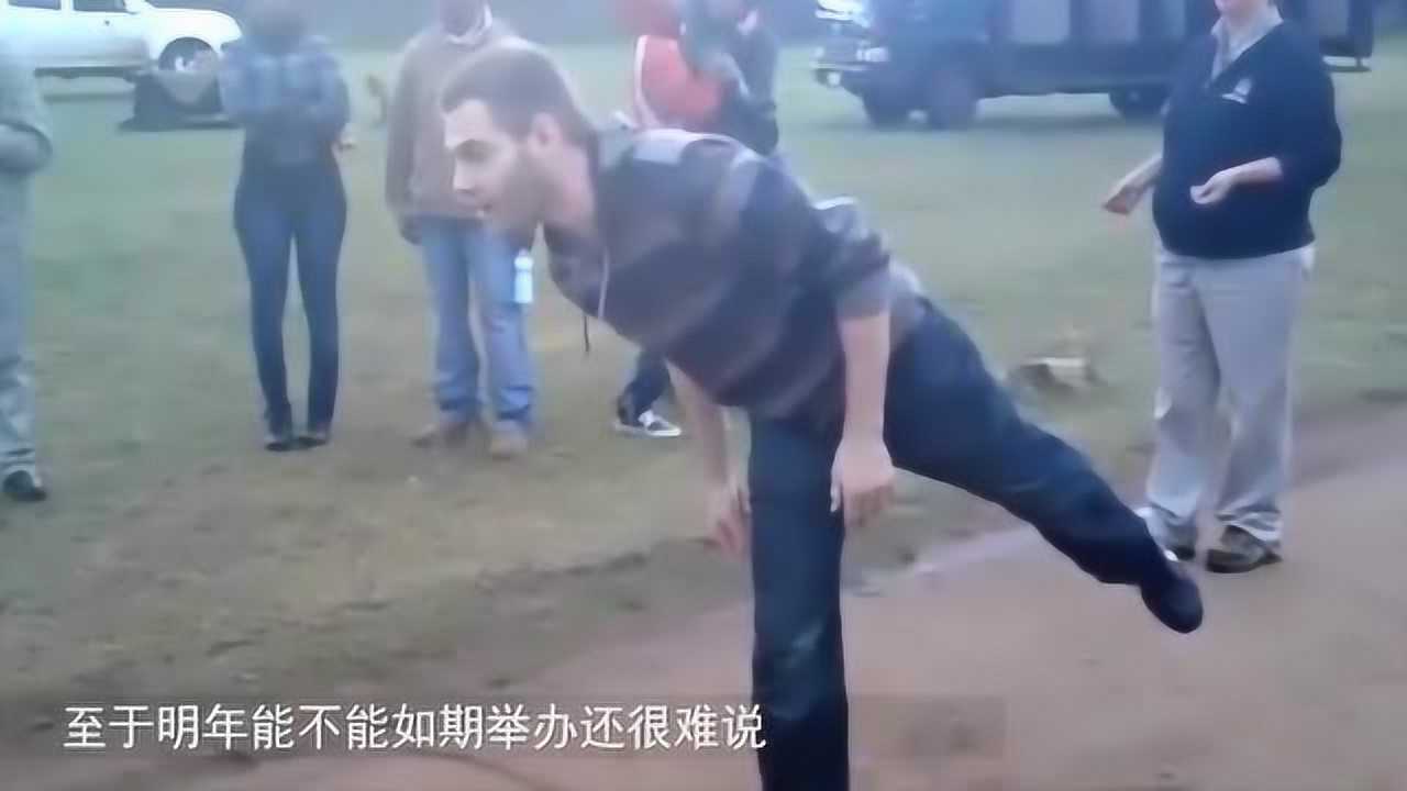 世界上最恶心比赛，吃屎比比看谁吐的远，满嘴喷粪太恶心，真佩服！_高清