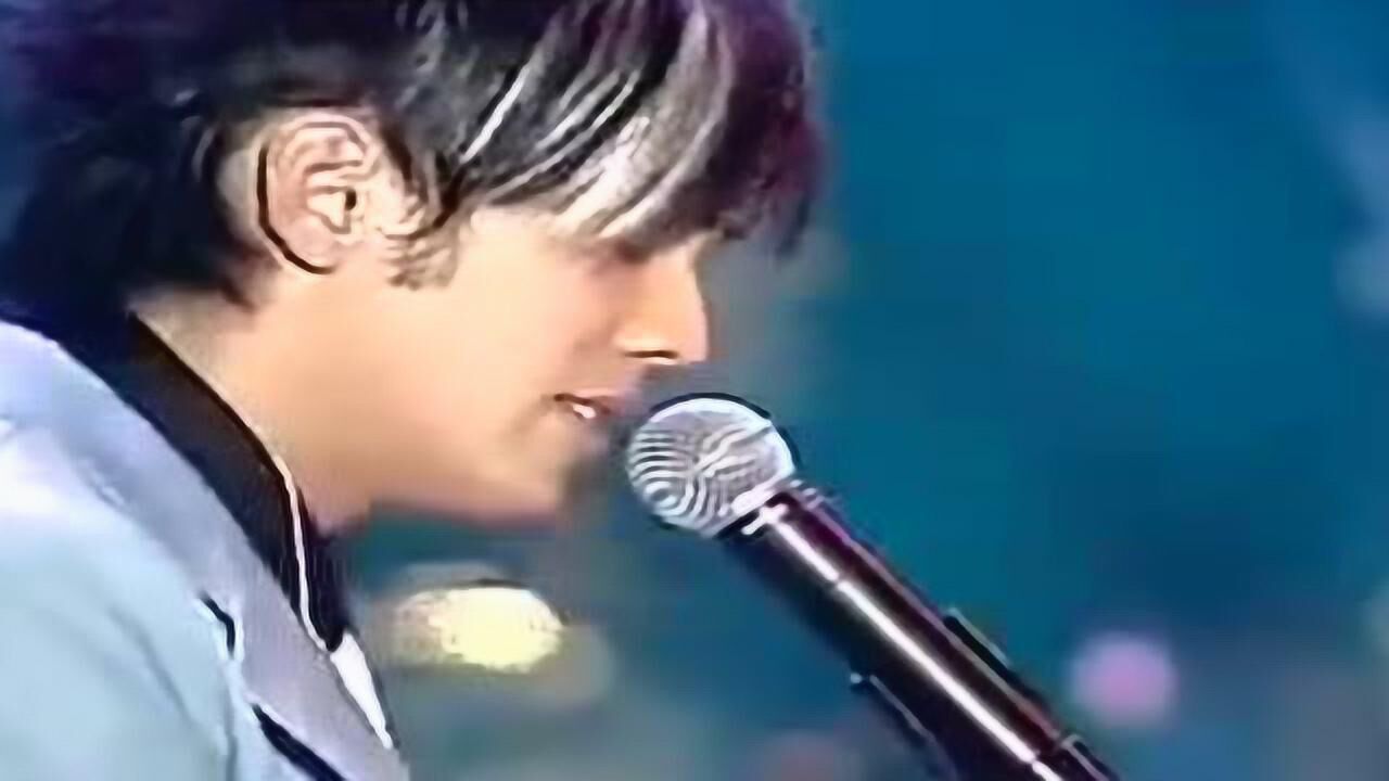 巅峰周杰伦《搁浅》现场版,这侧脸就是一个时代的象征!_高清1080P在线观看平台_腾讯视频