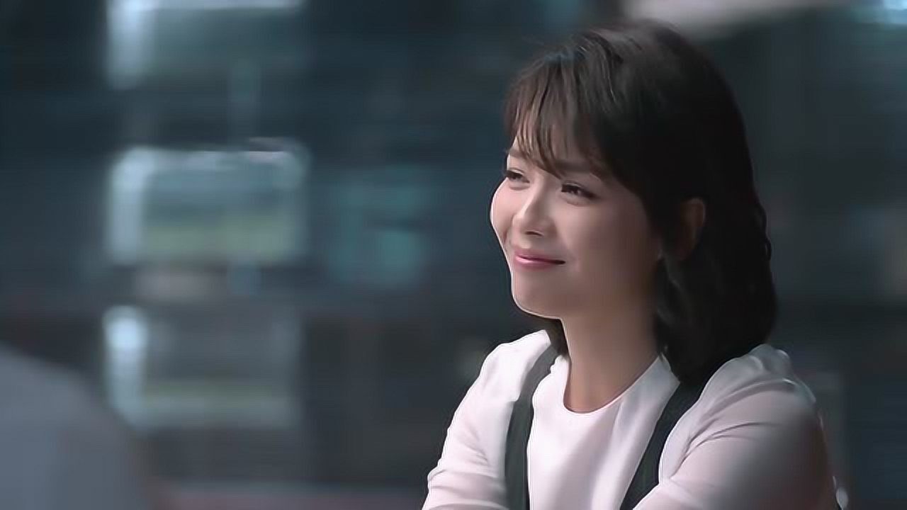 欢乐颂2安迪认为在自己小时候一定也被母亲拼命保护过