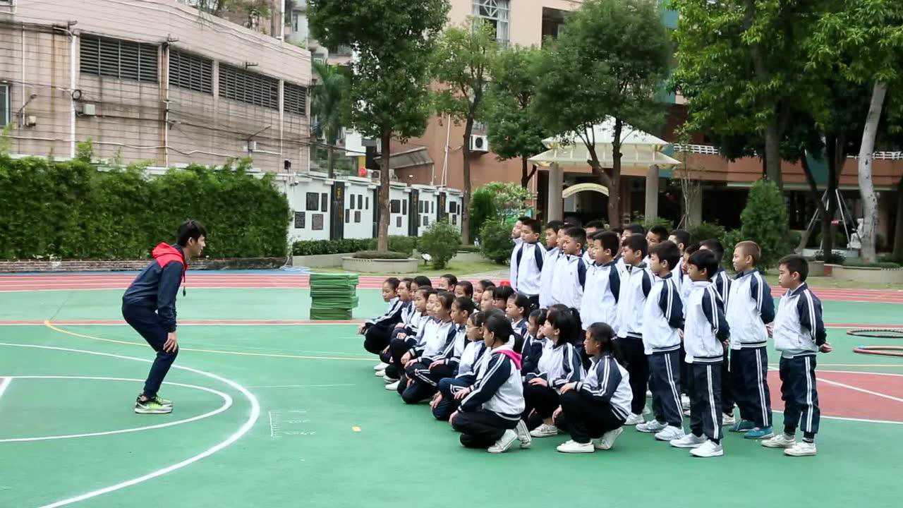 小学体育—立定跳远_高清