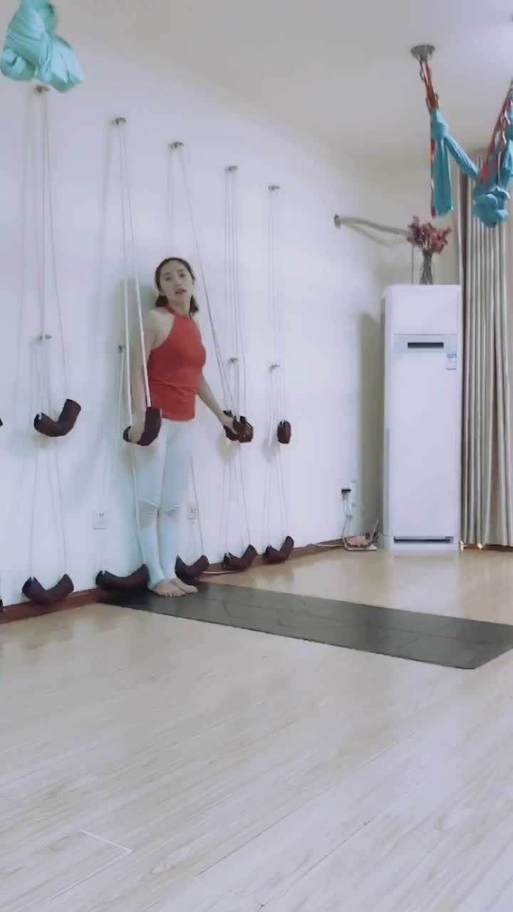 瑜伽艾扬格墙绳 开肩三种方法