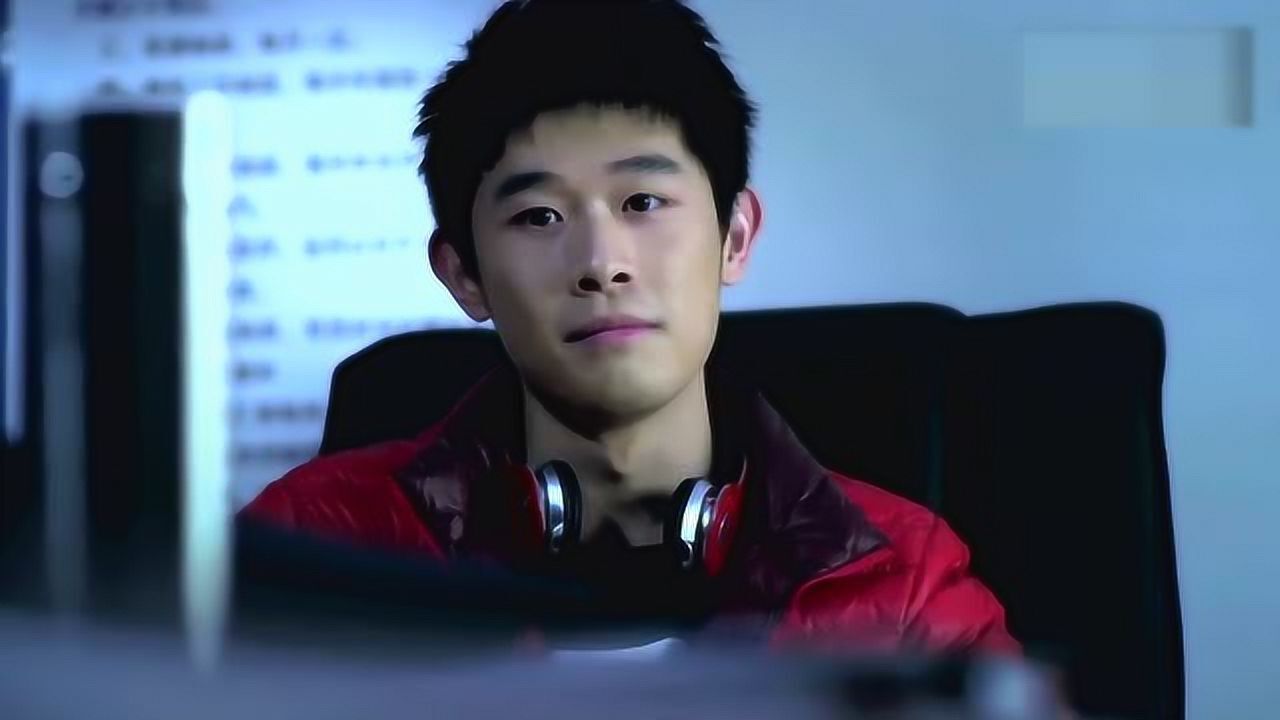 暗黑者:技术宅曾日华前来报道,丁局长:我怎么觉得我的手机不安全?