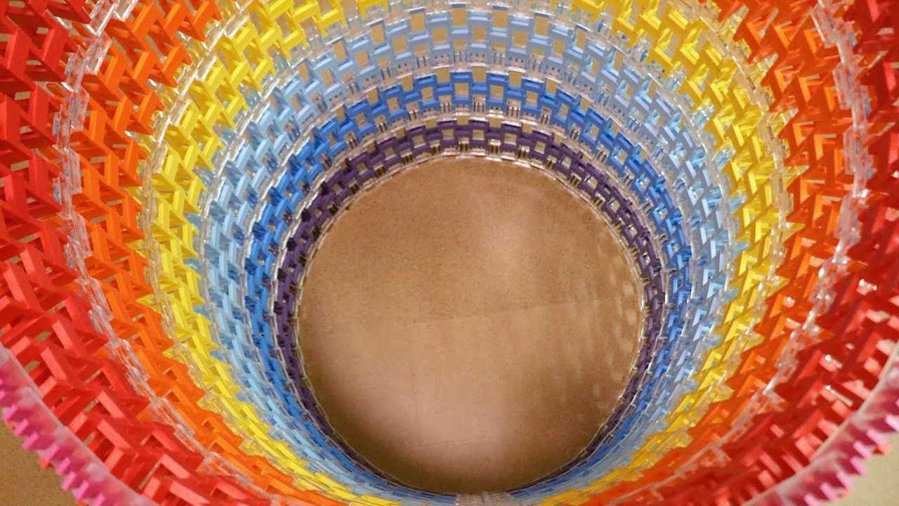 史诗般的圆形多米诺骨牌墙!