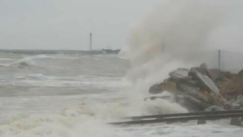 台风“安比”到渤海葫芦岛绥中海域，浪花激起2米多