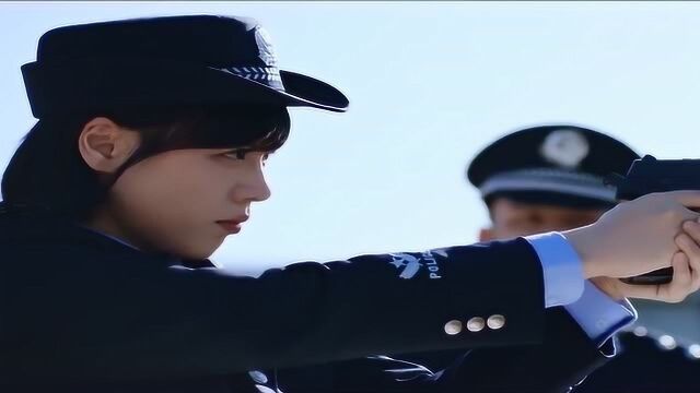 警花与歹徒武斗,彰显女警本色,太霸气!