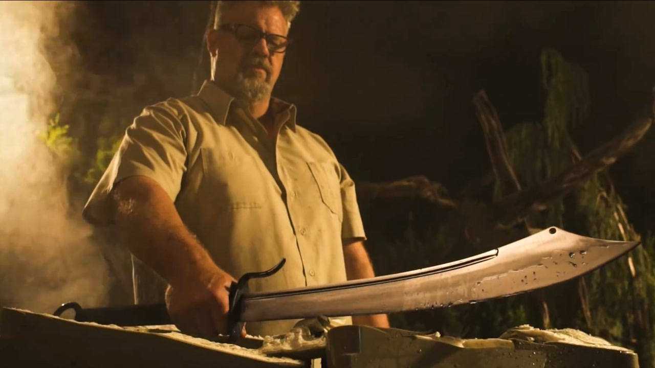 中国大刀vs日本武士刀劈砍力现场测试威力一砍便知