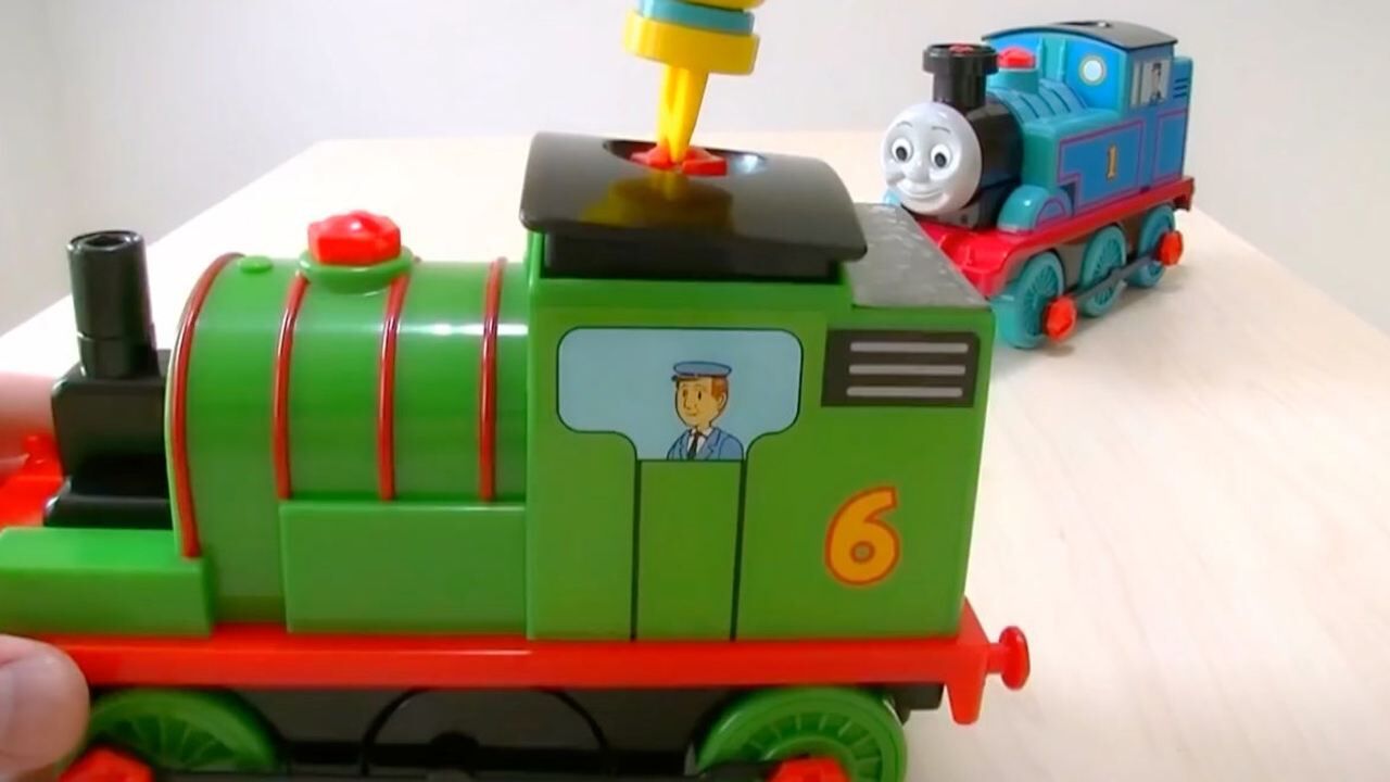 6号培西小火车组装完成  托马斯拼装比赛节正式开启