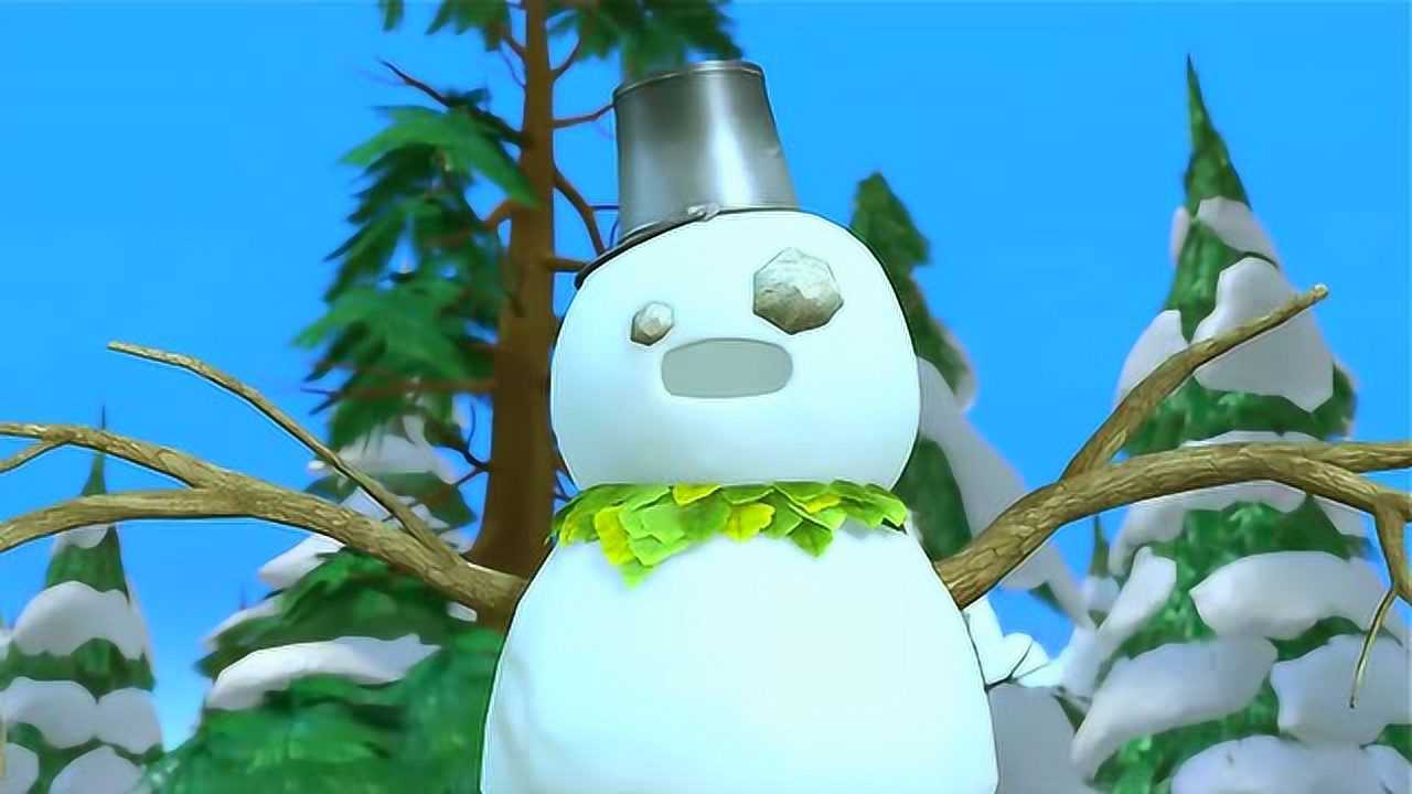 熊出没  光头强装扮成雪怪追着熊大熊二团团转