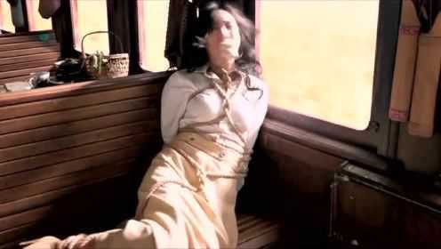 火车上的男人们没见过这样漂亮的女子，把她绑了起来