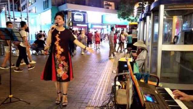 香港尖沙咀码头,美女祖儿演唱:爱情的骗子我问你