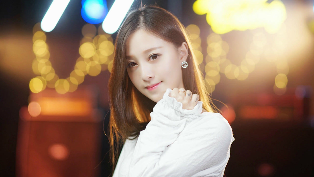 美女翻唱张振宇《不要再来伤害我》经典情歌,很有味道