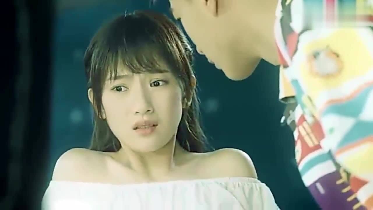 丑女大变身成大美女,部长见到后,愣住了!