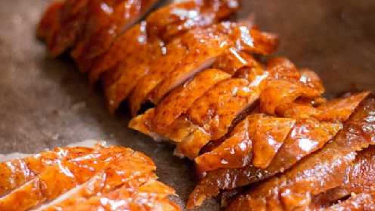 穿越时空的爱恋中让皇上流口水的烤鸭是如何制成的