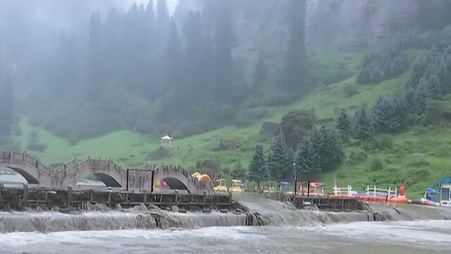 和政:松鸣岩景区受暴雨影响临时关闭