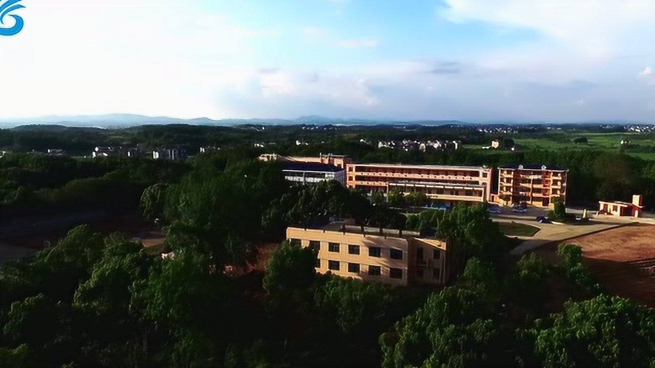 鸟瞰鄱阳之航拍油墩街镇莲山中学一镜到底