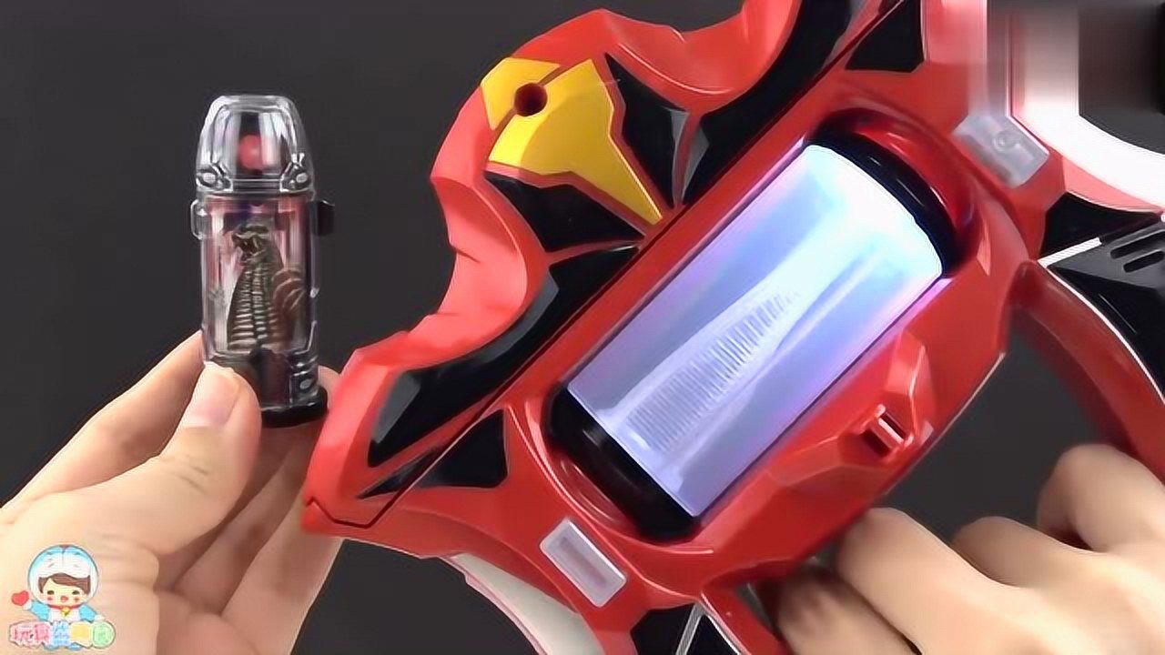 玩具益趣园不是吧怪兽胶囊竟召唤出了雷德王好可怕的怪物呀