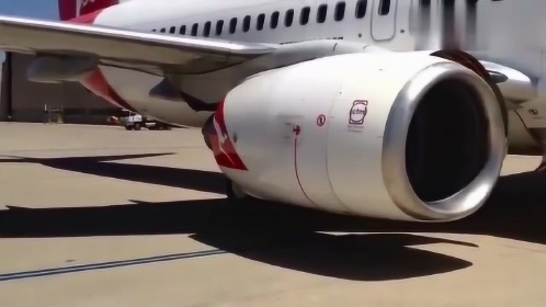 实拍波音737客机发动机启动全过程