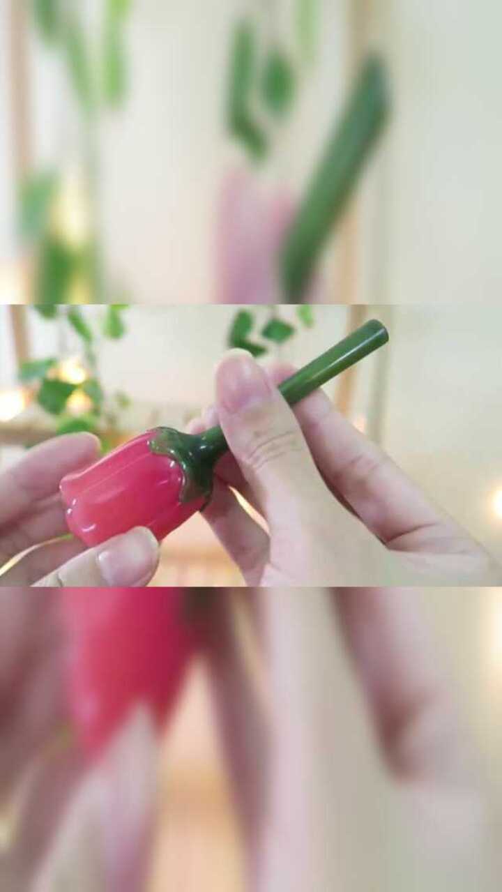 这玫瑰花口红的样子未免太土了吧,设计师还活在八十年代