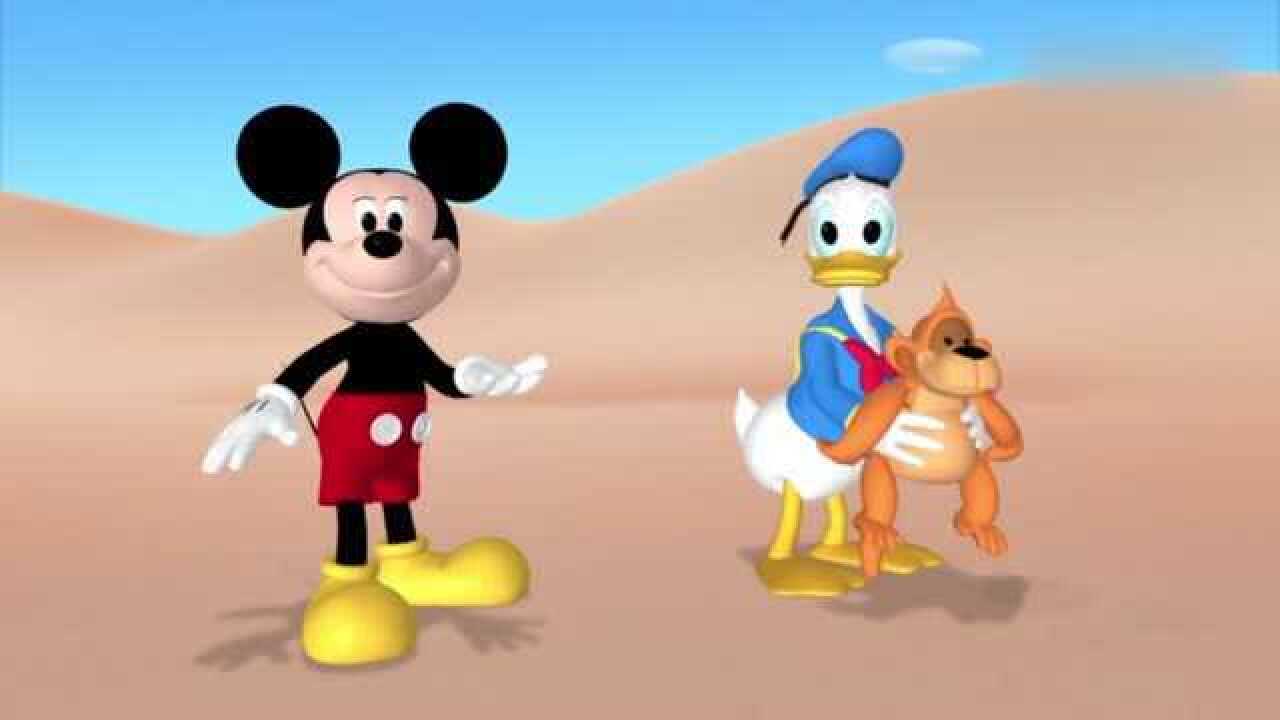 米奇妙妙屋高飞的滑板技术很好米老鼠看到前面有一个玩具