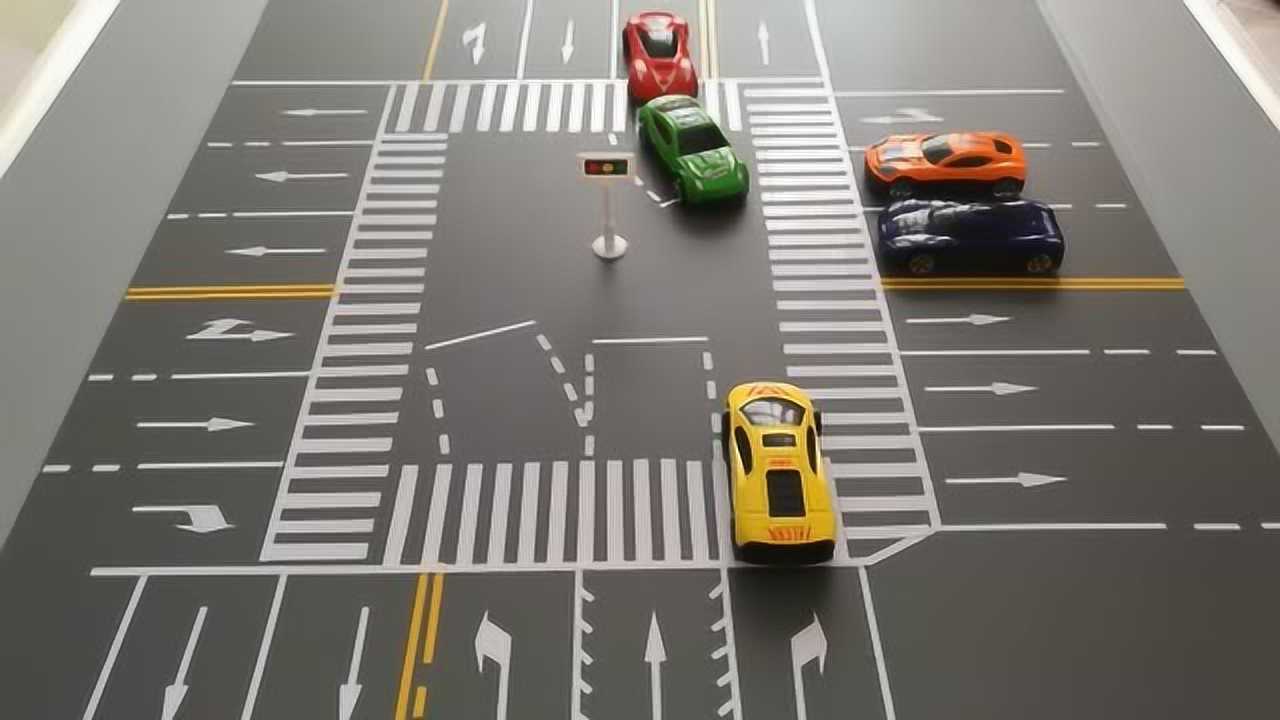 交通常识车辆直行经过十字路口小常识开车实用技巧