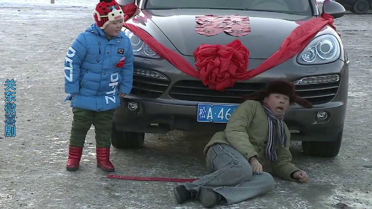 关东微喜剧:淘小子巧治碰瓷男,这一招真管用