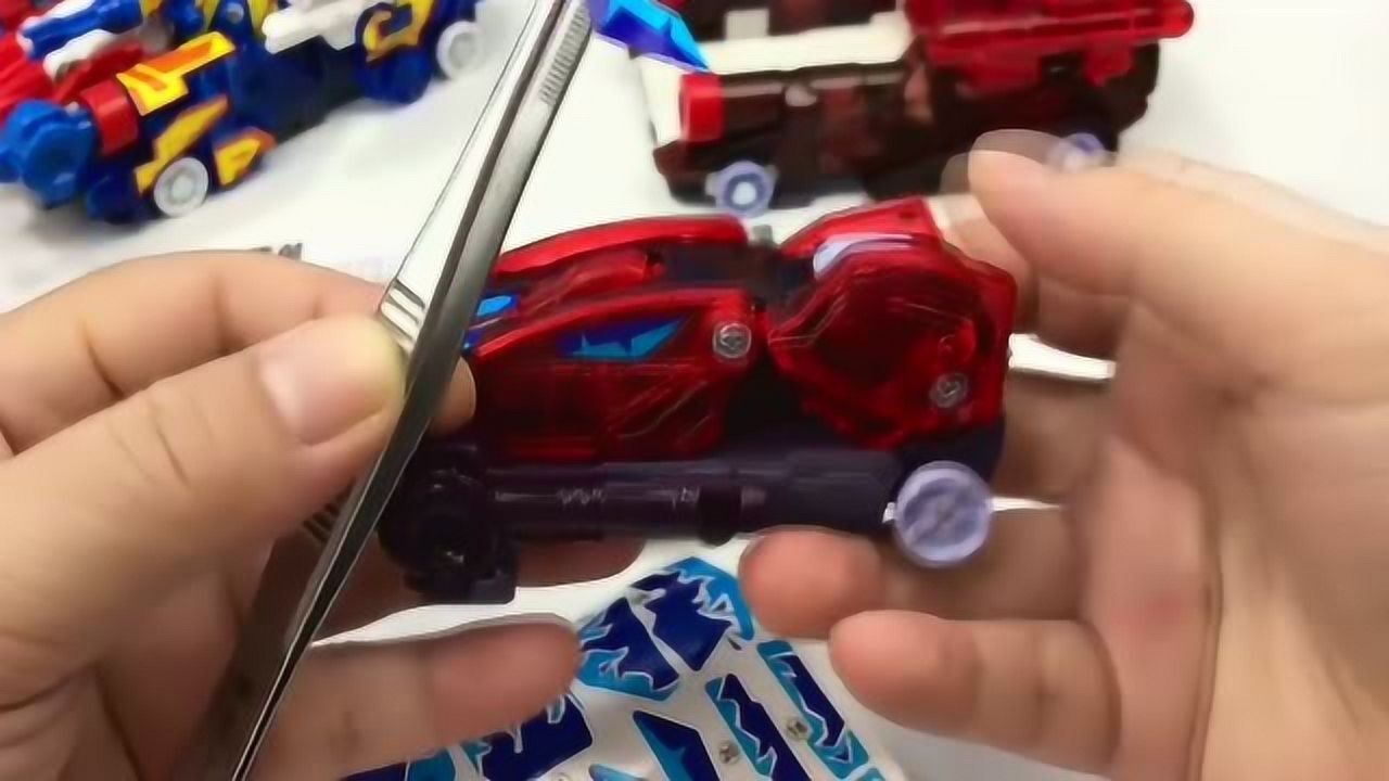 小猪佩奇拆爆裂飞车3炼狱手工贴纸玩具,给战车来个酷炫贴膜吧!