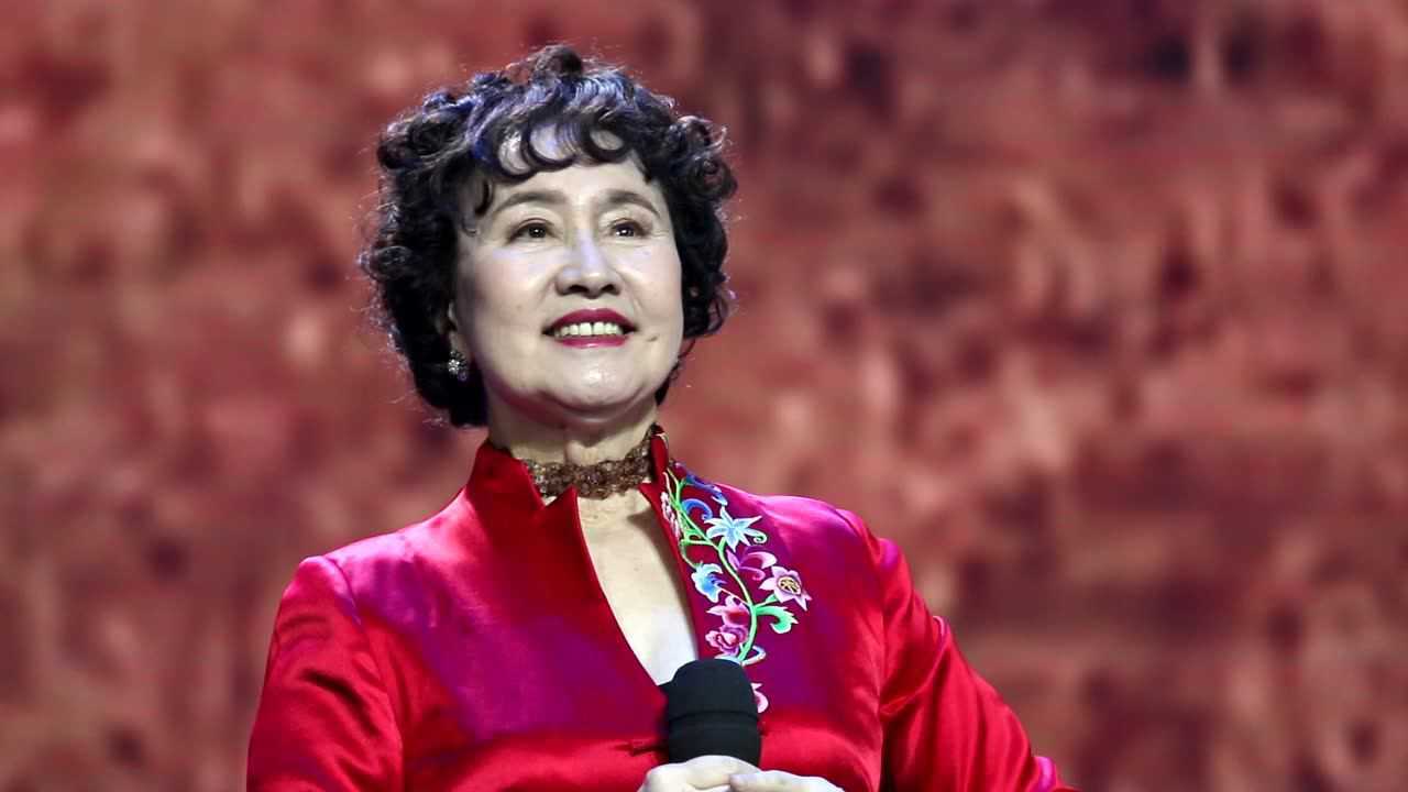 冯健雪在教育春晚倾情演唱陕北民歌《赶牲灵》