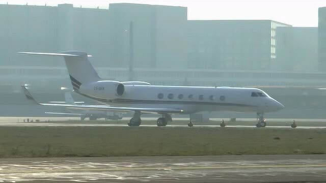 Netjets湾流G550飞机在苏黎世机场起飞