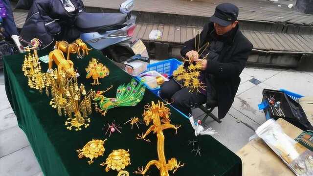 一捆金属丝能做什么?浦江街头手艺人将其变成精美工艺品