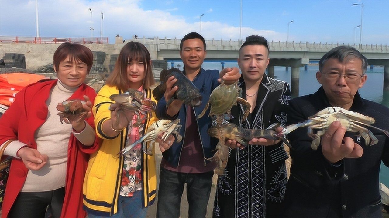 阿烽带美女帅哥粉丝赶海抓到全是大海货大家都喊发财了