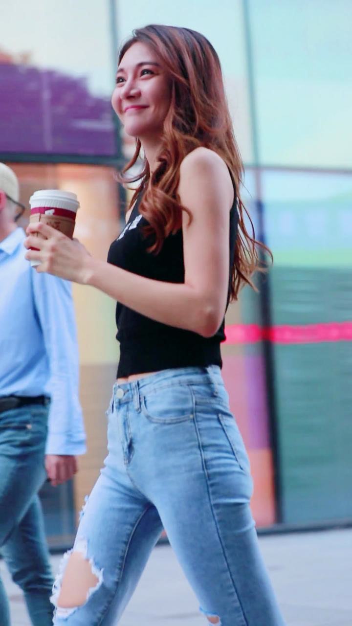 这么漂亮的胳膊掐一把会哭很久吧