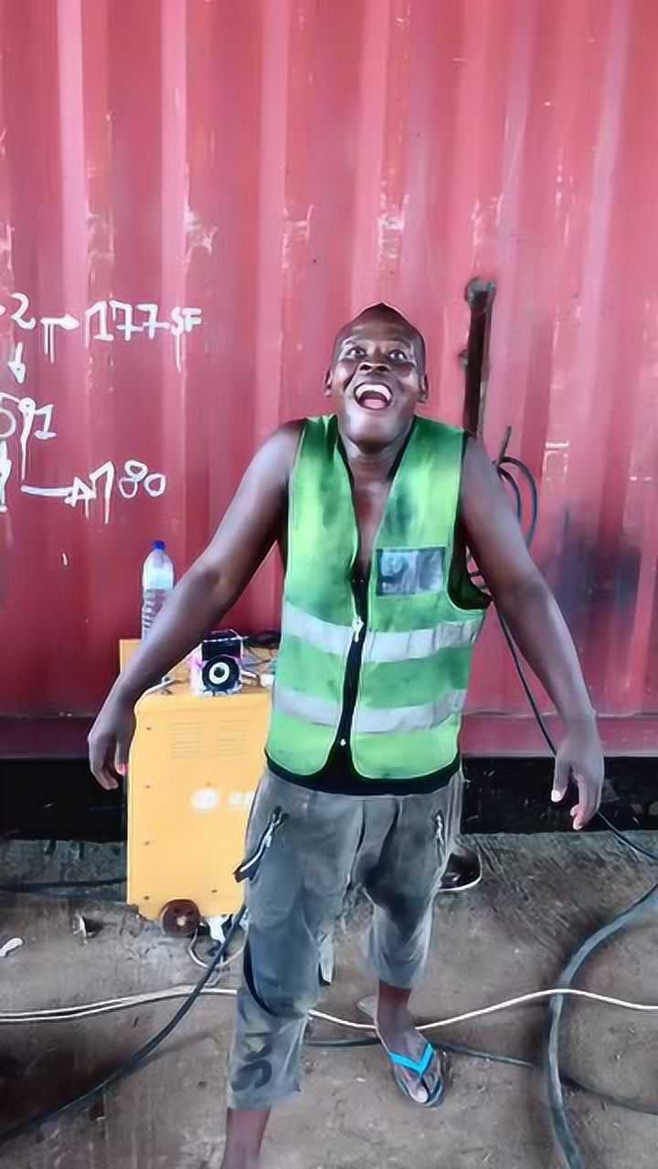 非洲小哥秀街舞挑战葬爱家族这水平你给打几分