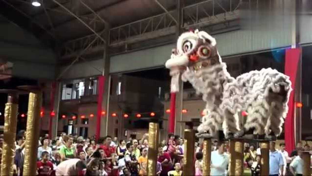舞狮习俗表演,白色狮子超漂亮,外形威武,神态多变,太精彩了_高清1080P在线观看平台_腾讯视频