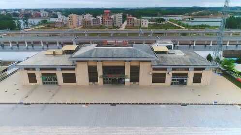 高清航拍湛江吴川高铁站