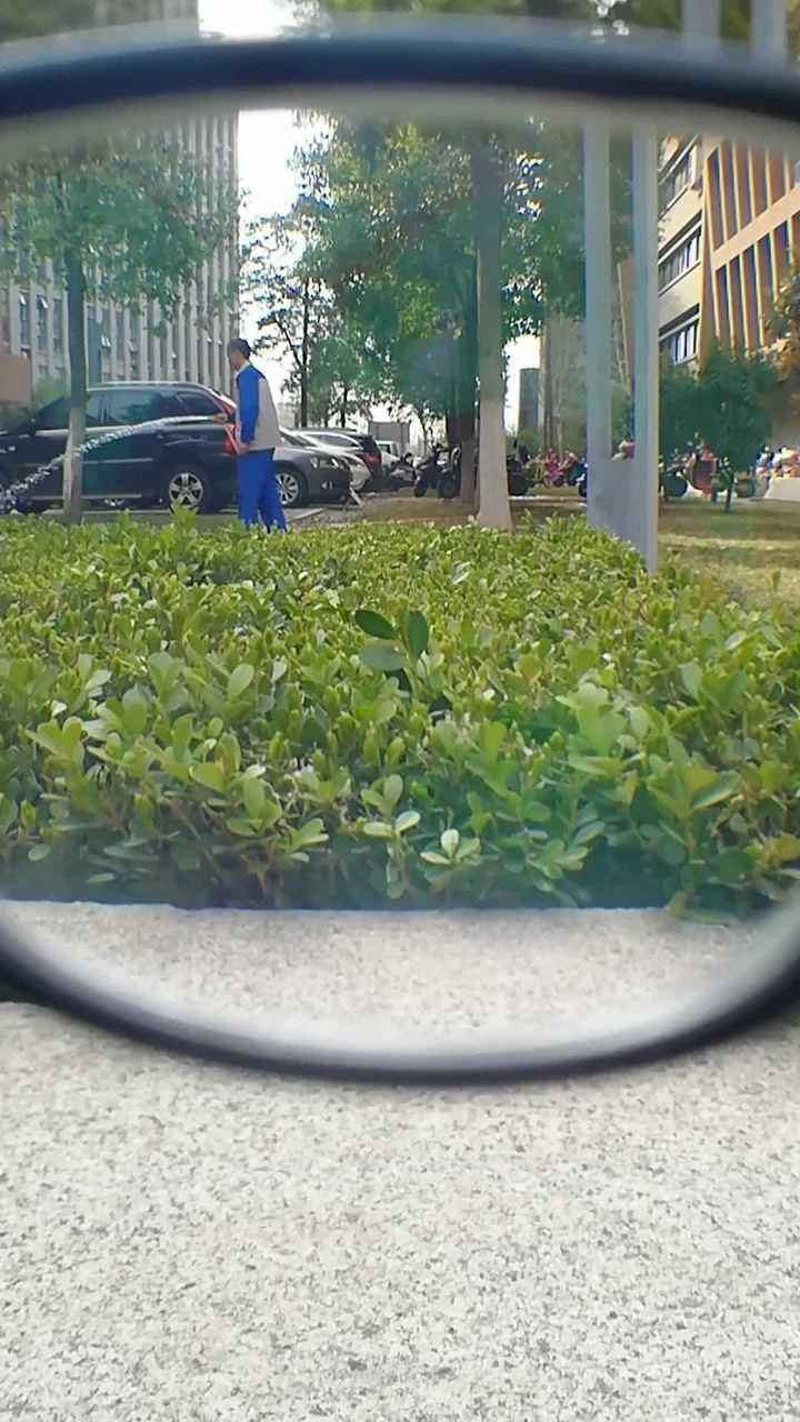 带你们感受一下500度近视眼中的世界