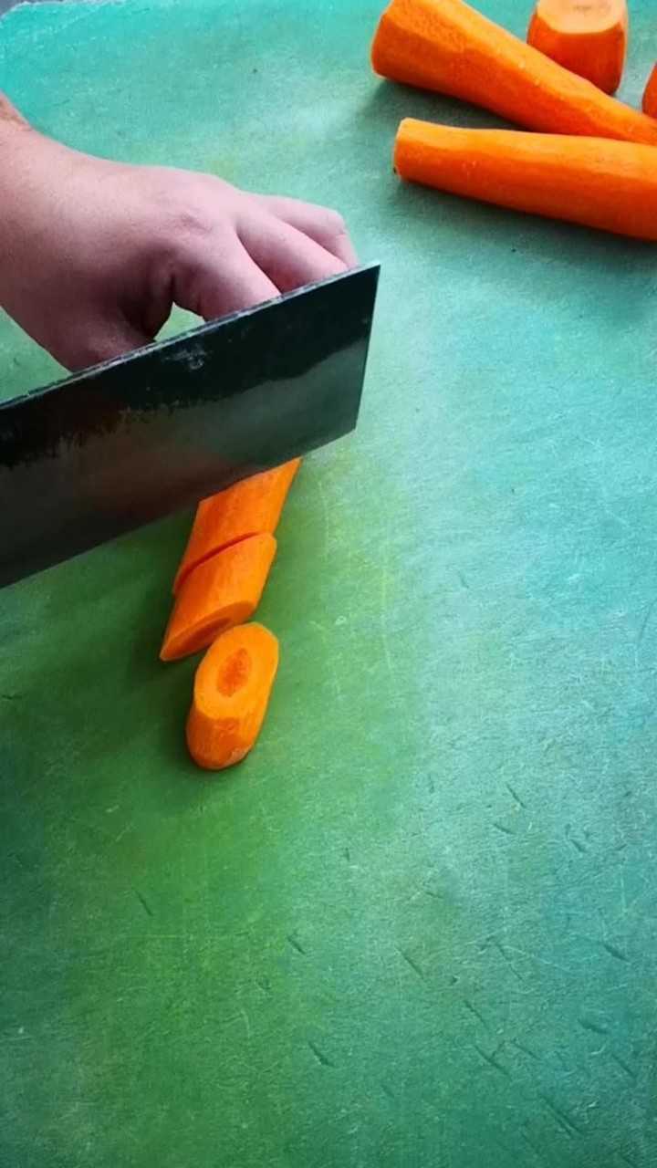胡萝卜菱形片的两种切法一看就会