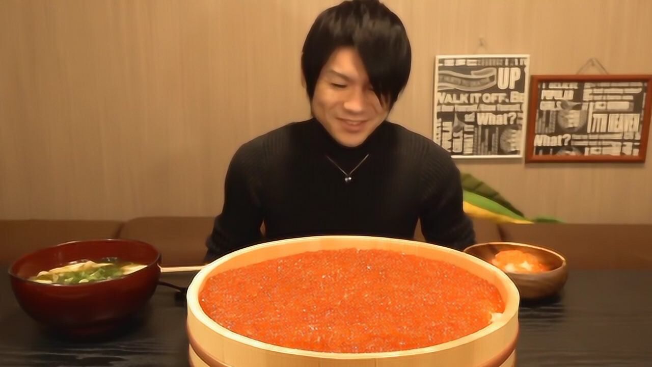 日本大胃王挑战3公斤鱼子酱最后全部吃完一看就知道有猫腻