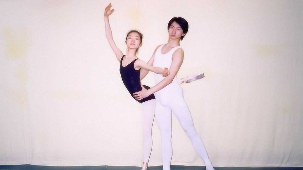 芭蕾舞男女演员都是无内穿裤袜那如何避免尴尬呢看完脸红