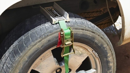 美国发明汽车脱困神器,汽车陷入泥坑,一根绳子就能轻松搞定