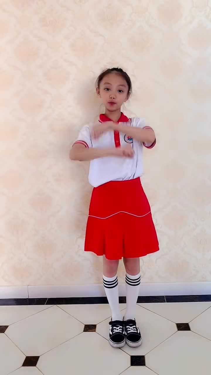 小学生版的手势舞,看着是不是可爱极了?