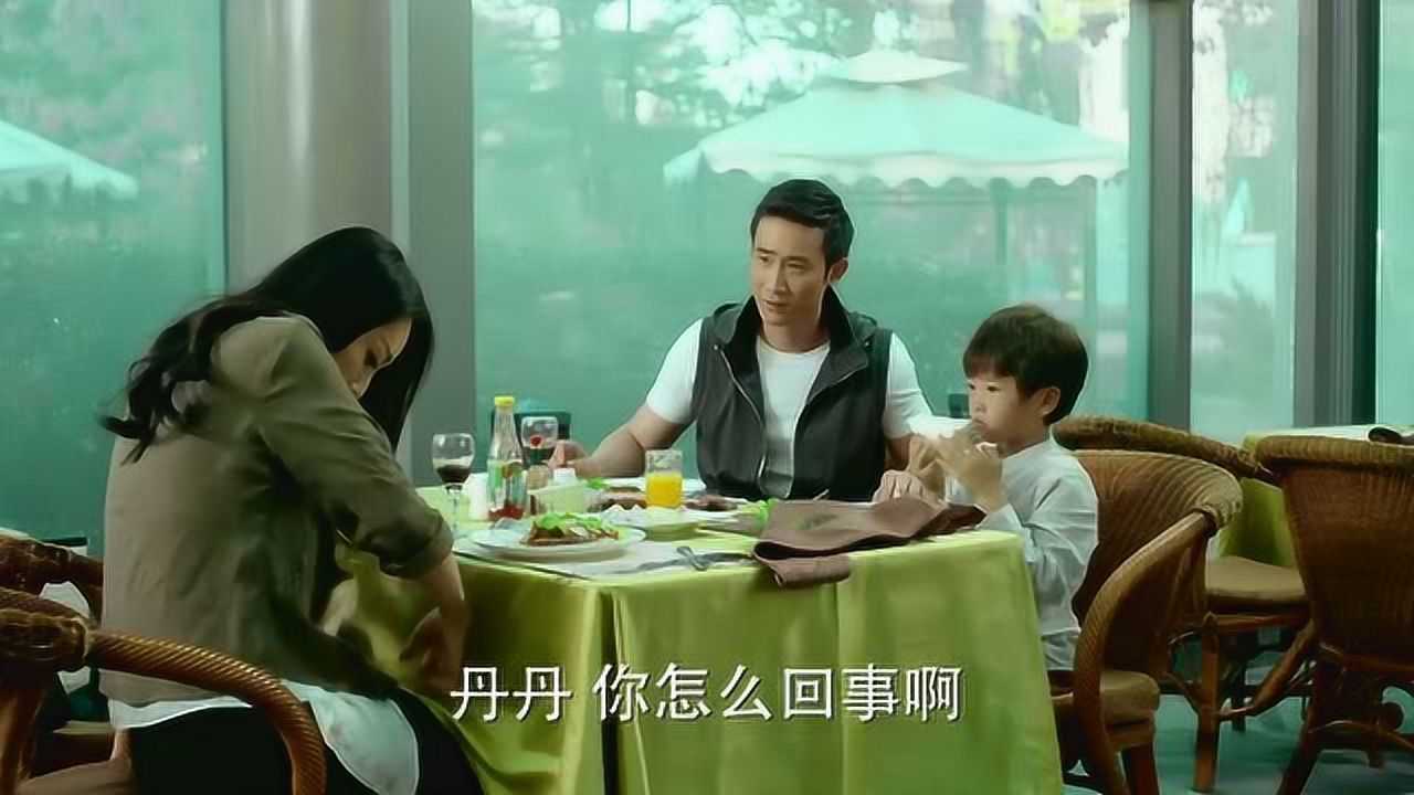 咱们相爱吧爸爸和别的女人举杯碰酒丹丹一个举动后妈落荒而逃