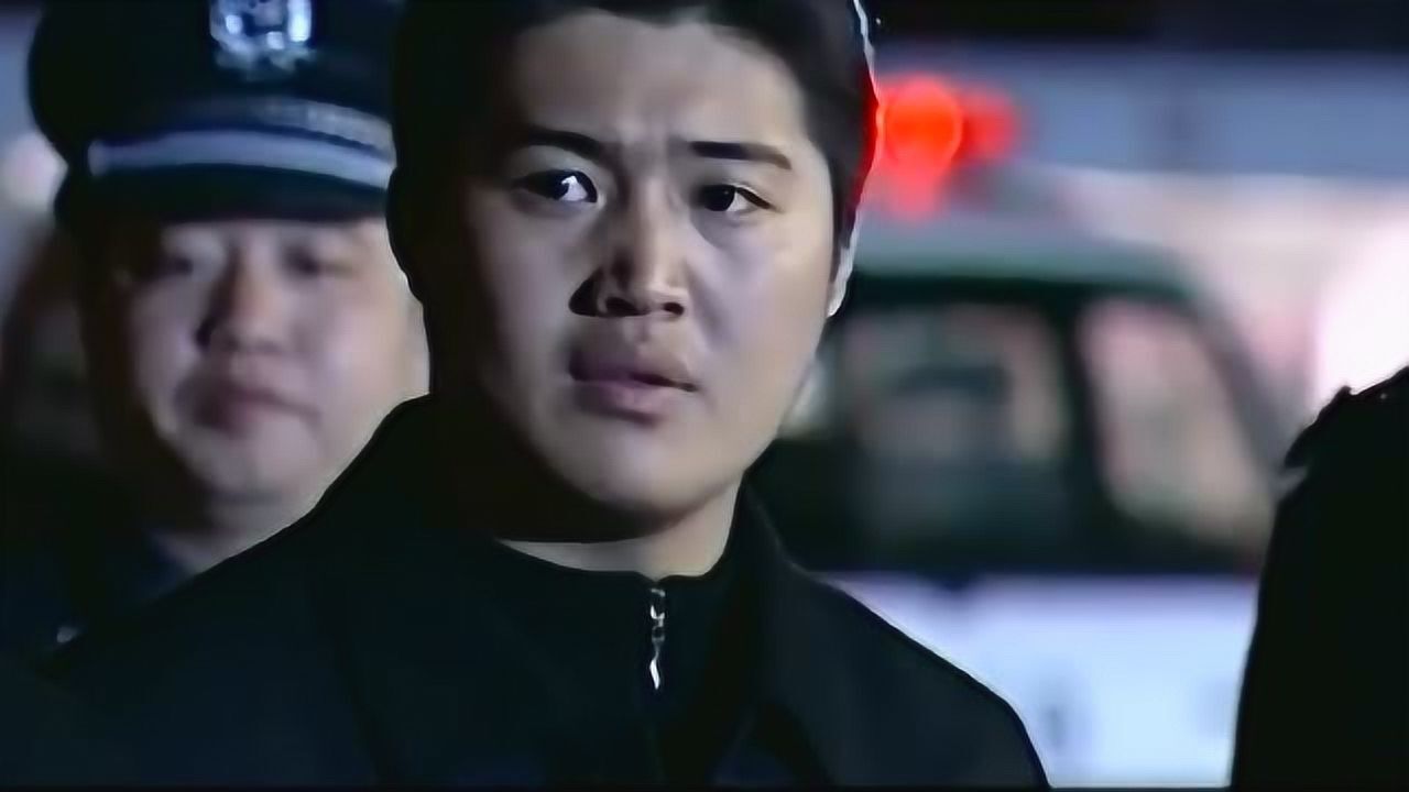 绝不放过你:民警拦下队长追捕,竟是因为地上有这种东西